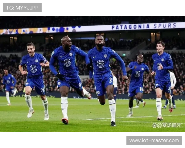 切尔西阵容堆叠问题显现，对球队整体结构稳定性形成制约