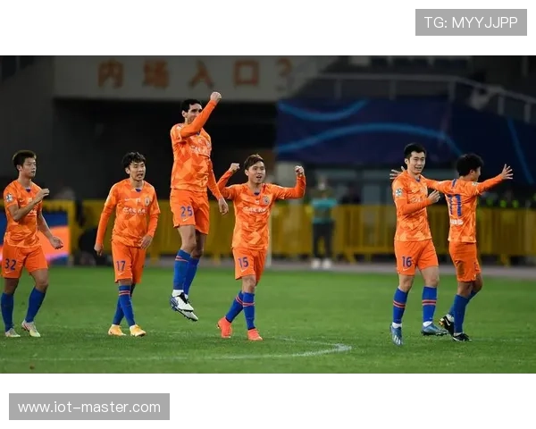 山东泰山高位压迫防线空间暴露频繁，赛季阶段性防守稳定性面临考验